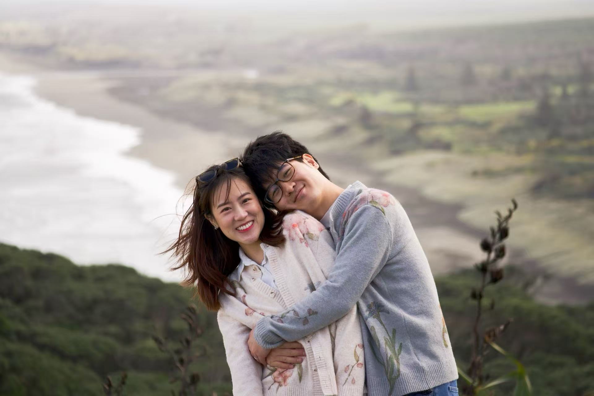 争吵后写在泳池边 thumbnail